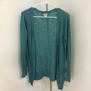 Green/blue long-sleeved cardigan